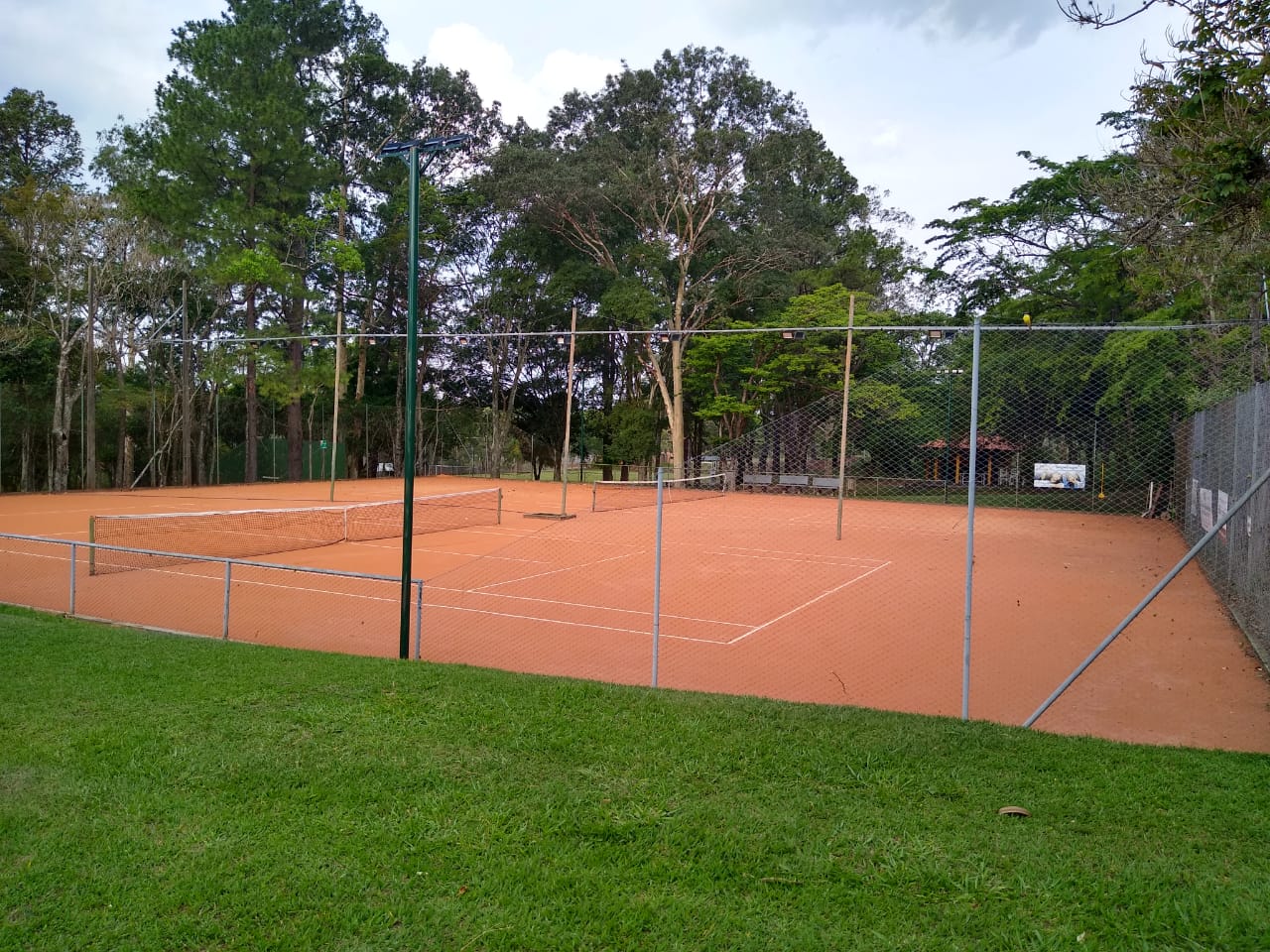 Clube dos Médicos está com inscrições abertas para aulas de tênis