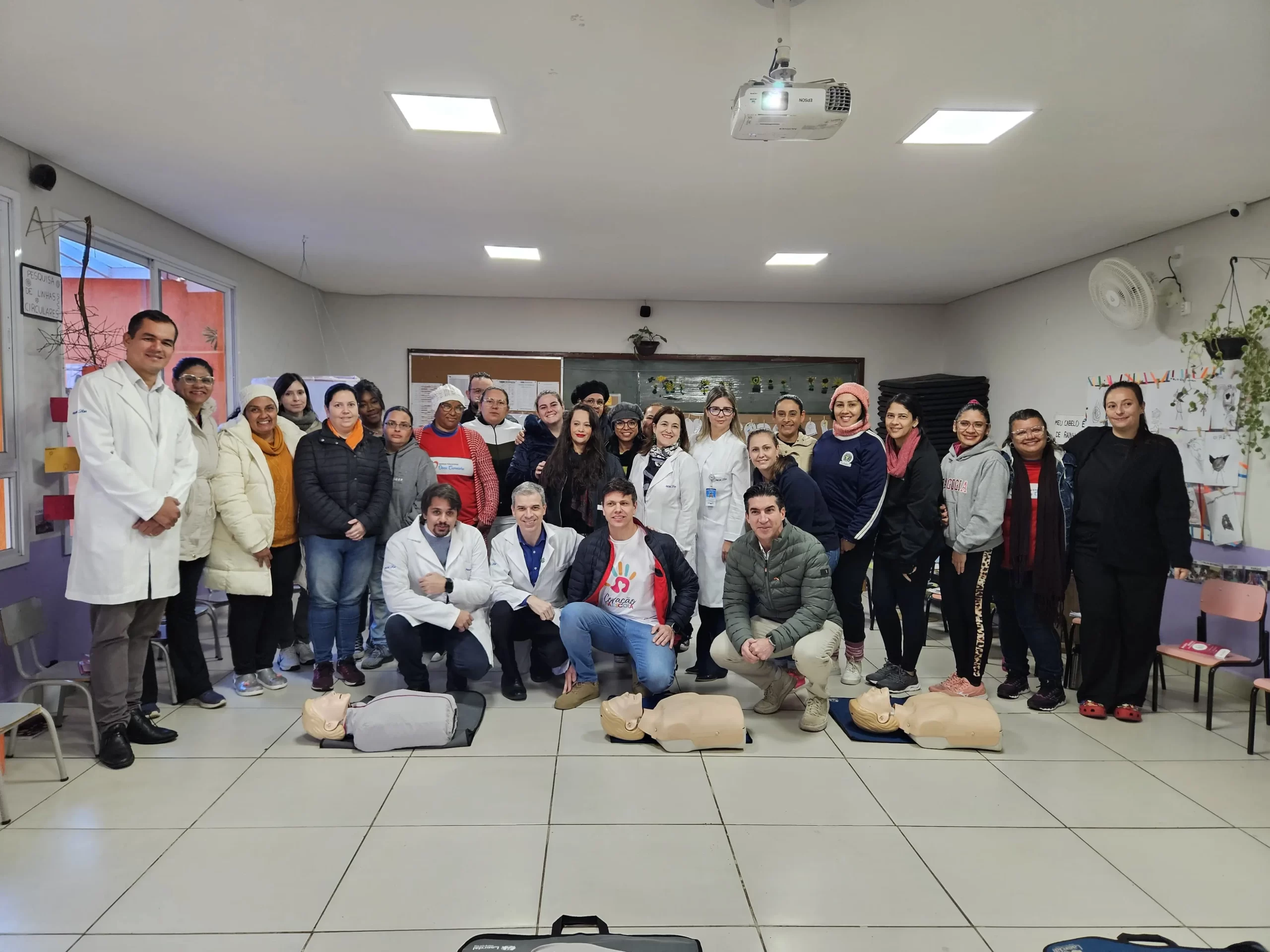 Projeto “Coração na Escola” capacita alunos e colaboradores de escolas em primeiros socorros no lançamento